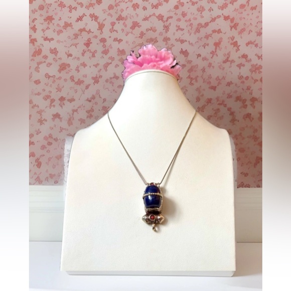 vintage and hand carved traditional ethnic Tibetan pendant with lapis stone 14gr - Picture 4 of 11